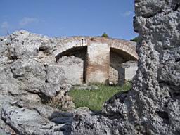 Paestum - Gymnasium 2.JPG