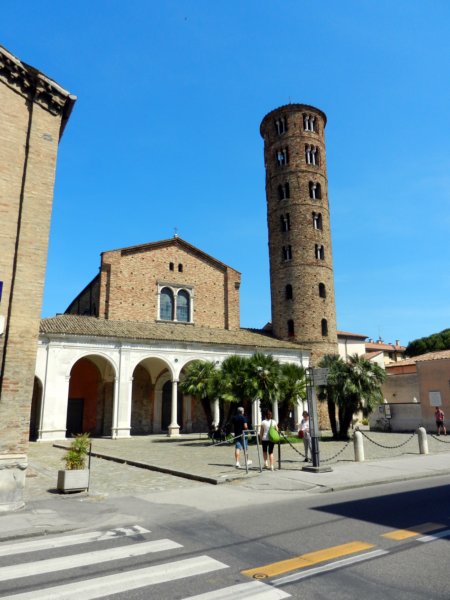 basilicadisantapollinarenuovo3.jpg